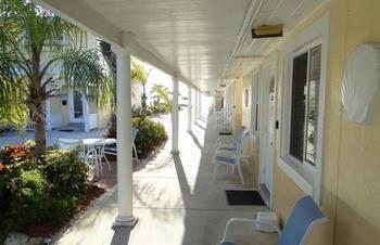 White Sands Beach Resort Голмс-Біч Екстер'єр фото